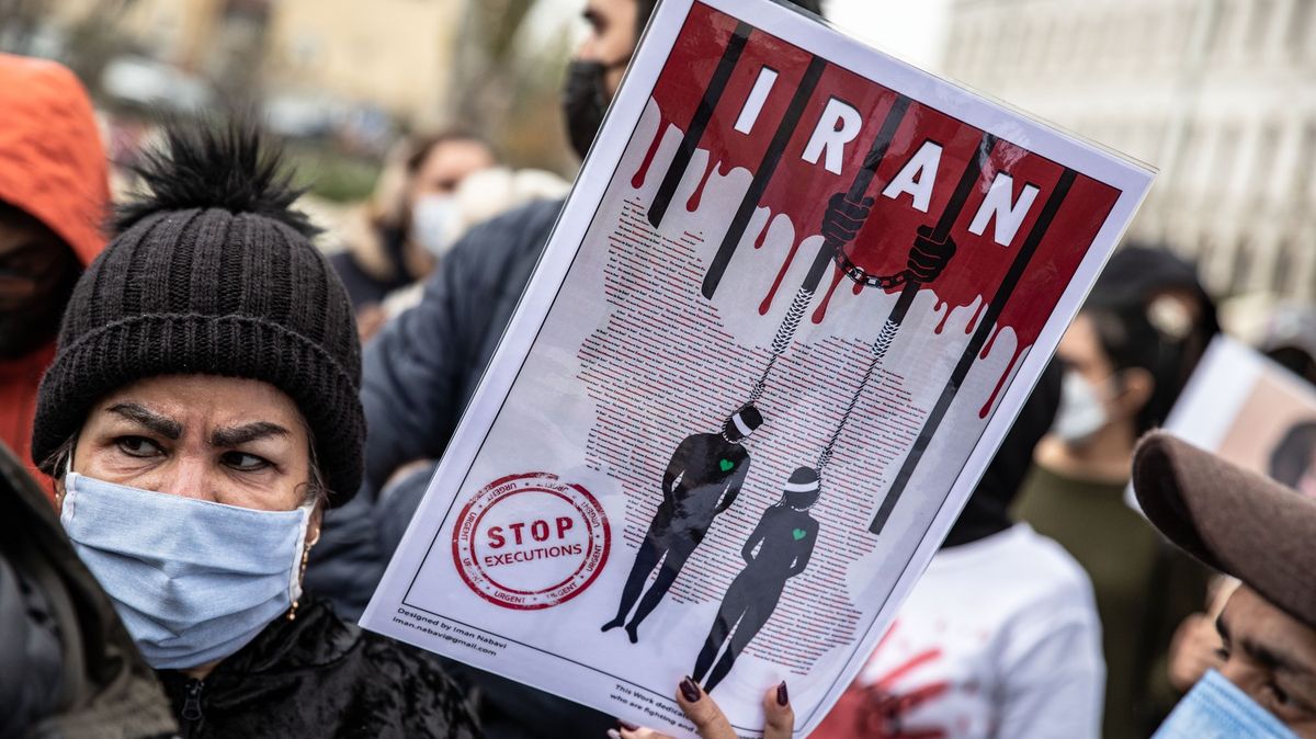 V souvislosti s protesty hrozí poprava několika Íráncům, uvedli aktivisté